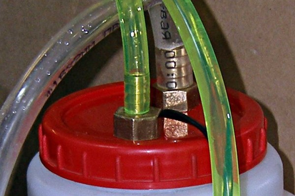 Система вводов в емкость